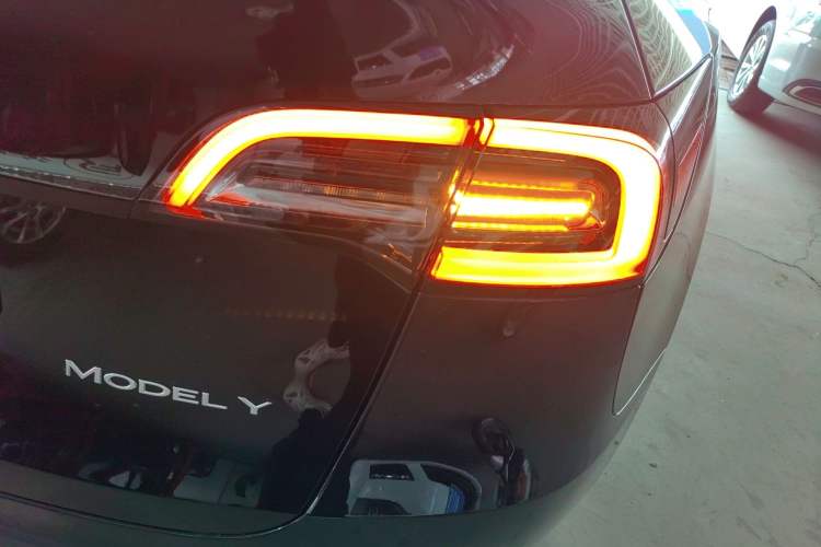 Used Tesla Model Y 2023 Rear-Wheel-Drive Version Exterior 3