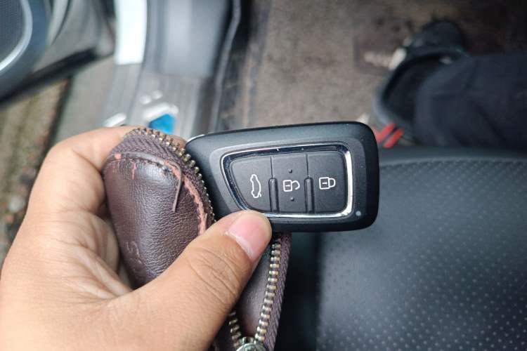 Used Dongfeng Aeolus AX7 2019 1.6T Automatic AI Navigation Model Enjoyment Version China VI Standard Vehicle Key