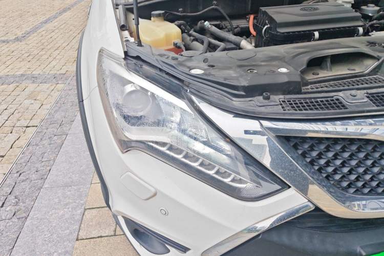 Used BYD Tang New Energy 2015 2.0T Four-Wheel-Drive Flagship Model Right Front Headlight