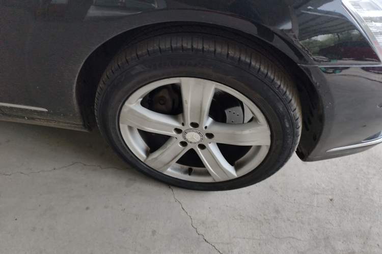 Used Mercedes-Benz S-Class 2012 S 300 L Business-Class Grand Edition Right Front Wheel Hub