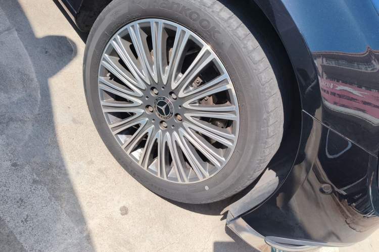 Used Mercedes-Benz E-Class 2021 Restyled E 300 L Luxury Edition Right Front Wheel Hub