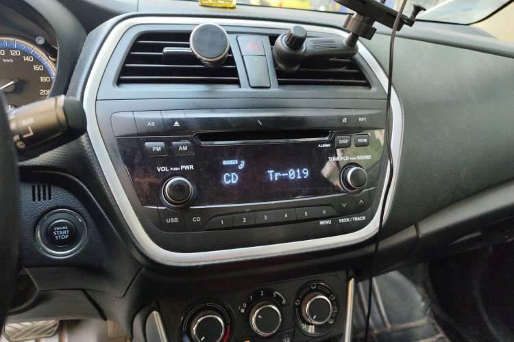 Used Suzuki S-Cross 2014 1.6L CVT Two-Wheel Drive Entry Model Audio And AC Panel