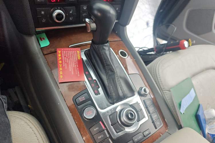 Used Audi Q7 2011 3.0 TFSI Ambition (200kW) Gear Lever