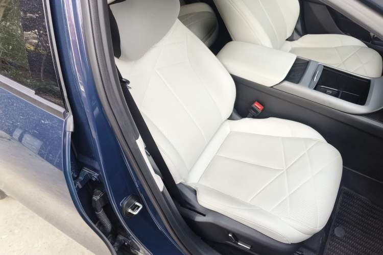 Used Geely Galaxy L6 2023 125km MAX Right Front Seat