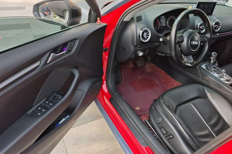 Used Audi A3 2014 Limousine 35 TFSI Automatic Comfort Model Interior 3