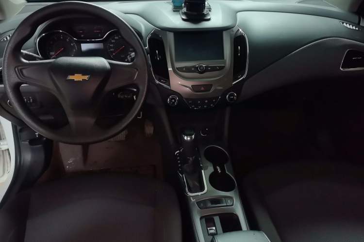 Used Chevrolet Cruze 2018 320 Automatic Pioneer Sunroof Edition
