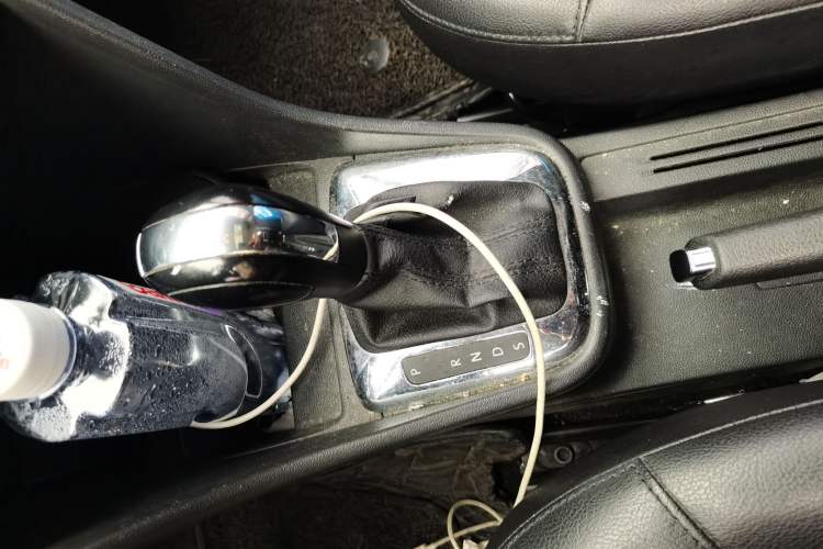 Used Volkswagen Santana 2015 1.6L Automatic Comfort Edition Gear Lever