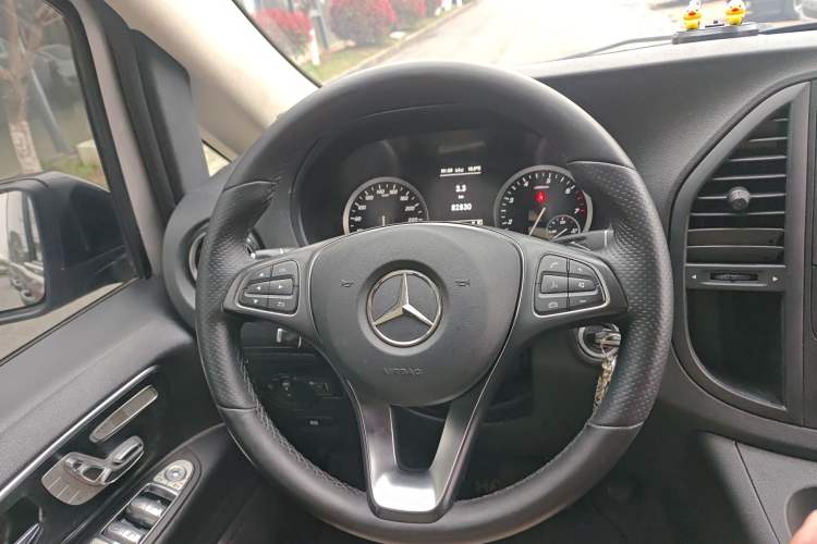Used Mercedes-Benz Vito 2021 2.0T Business Version 7 Seats Steering Wheel