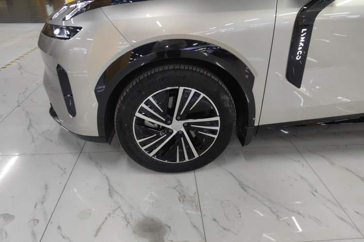 Used Lynk & Co 08 EM-P 2023 120km Long-Range Halo Exterior 4