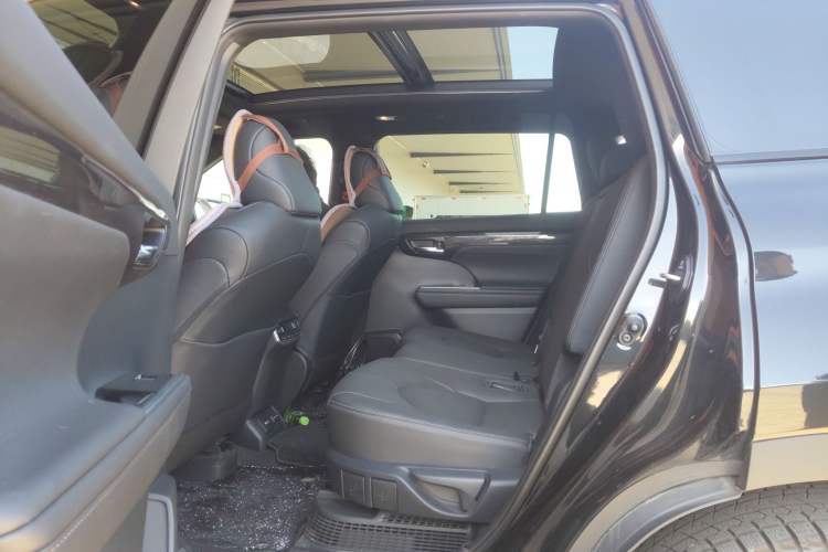 Used Toyota Crown Kluger 2023 2.5L HEV Four-Wheel Drive Flagship Edition Left Rear Seat