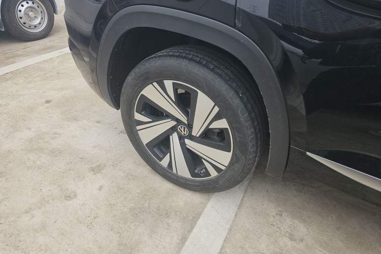 Used Volkswagen Teramont X 2024 380TSI Four-Wheel Drive Prestige Luxury Edition Right Rear Wheel Hub