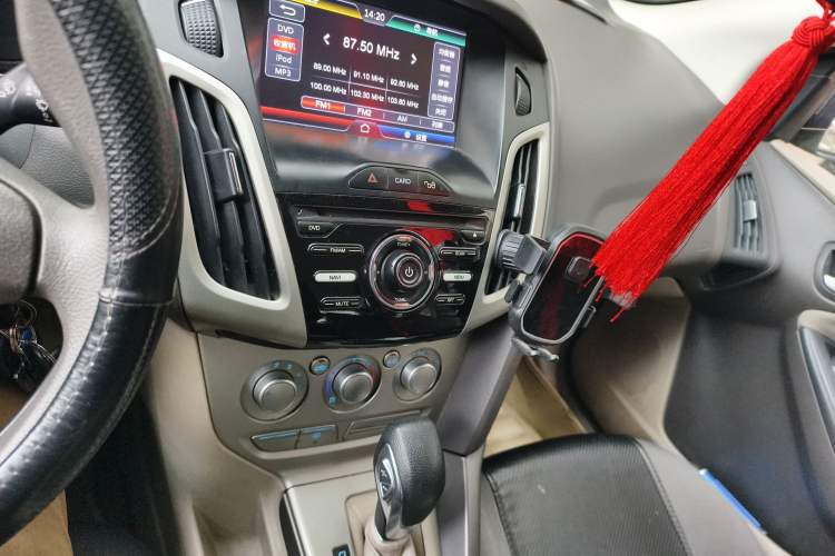 Used Ford Focus 2012 Sedan 1.6L Automatic Comfort Model Audio And AC Panel