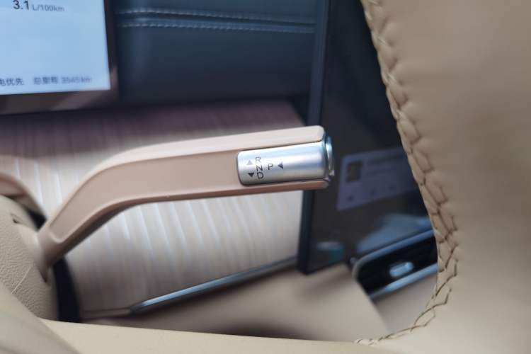 Used Chery T11 2026 Model 220 Rear-Drive Dual IMAX Theater Edition
