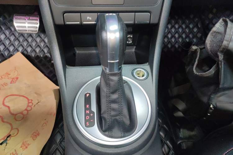 Used Volkswagen Beetle 2015 180TSI model
