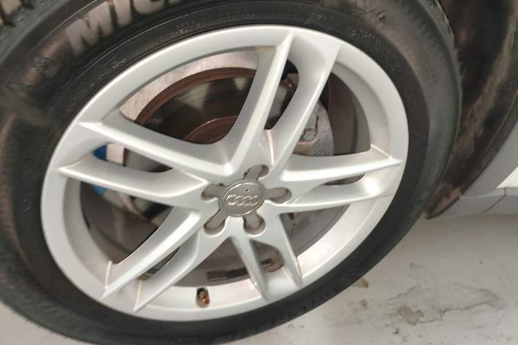 Used Audi Q5 2017 Plus 40 TFSI Technology Model Left Front Wheel Hub