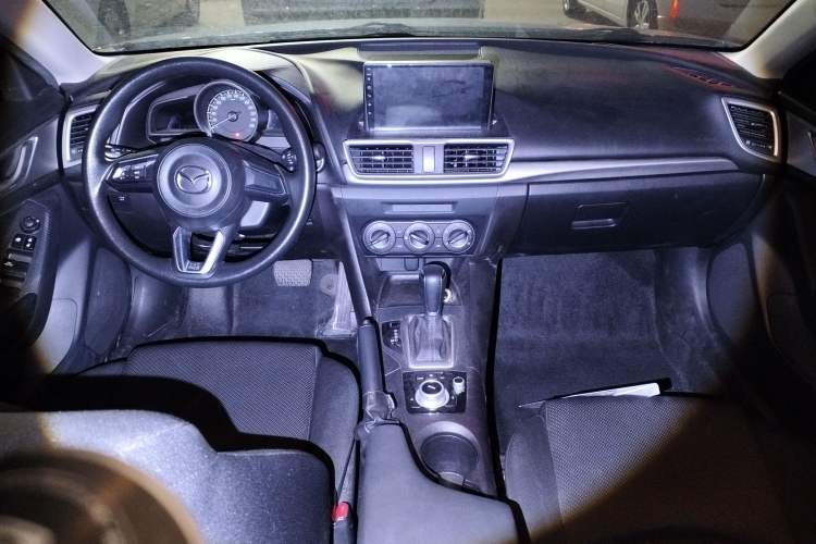 Used Mazda 3 Axela 2019 Cloud-Control Edition Hatchback 1.5L Automatic Comfort Model China VI Standard Center Console