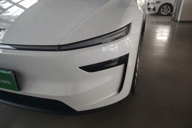 Used Tesla Model Y L 2025 Model Long-Range All-Wheel-Drive Version
