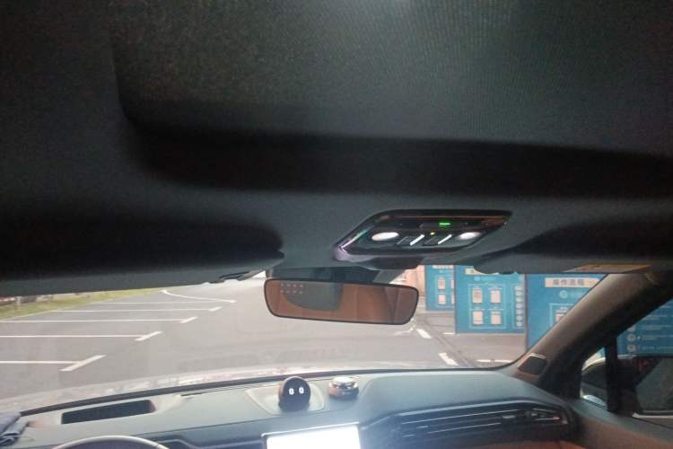 Used Nio ES8 2022 100 kWh Six-Seater Version Headliner