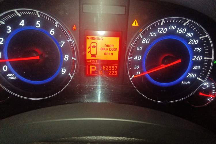 Used Infiniti FX 2011 FX35 Standard Edition Odometer Close Up