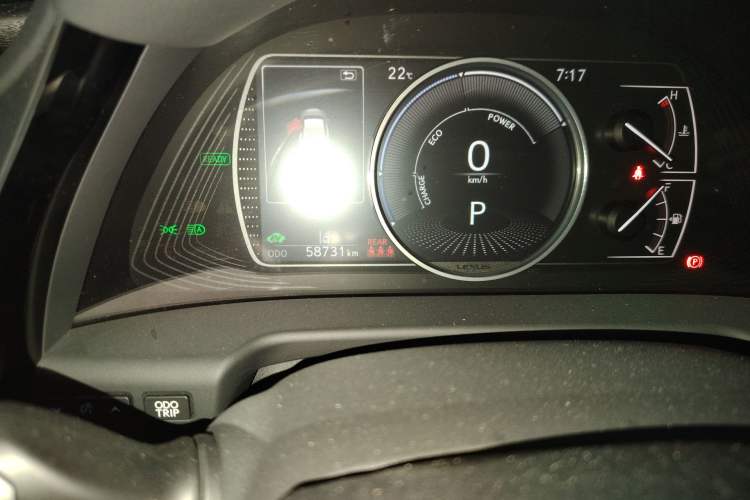 Used Lexus ES 2022 300h Silver Glow Limited Edition
