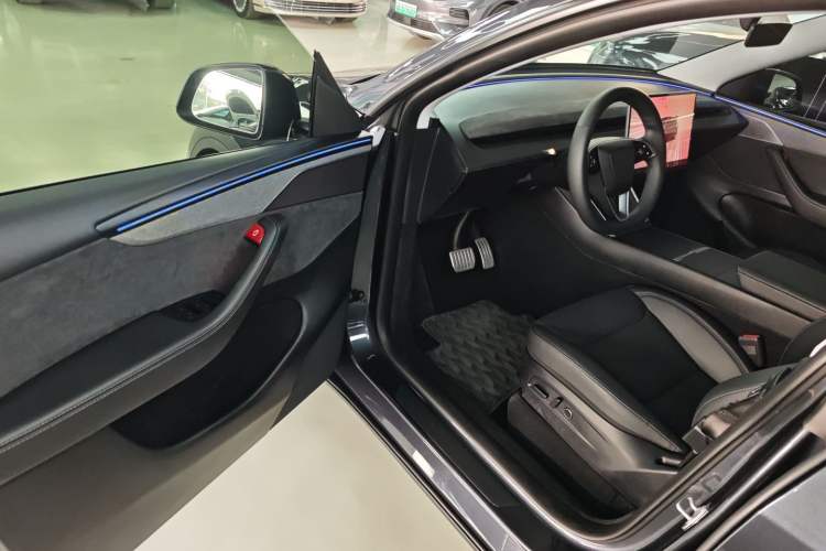 Used Tesla Model Y 2025 Long-Range All-Wheel Drive First Edition