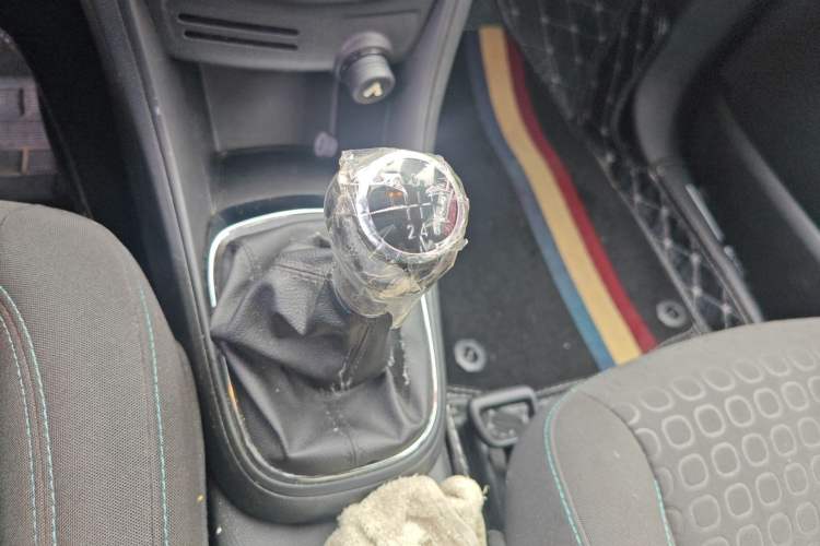 Used Chevrolet Trax 2014 1.4T Manual Two-Wheel Drive Comfort Model Gear Lever