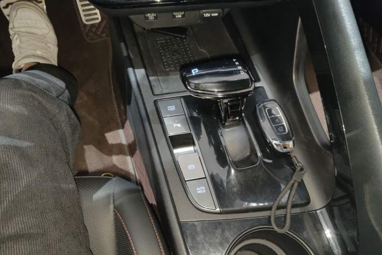 Used Hyundai Elantra 2022 240TGDi DCT LUX Prestige Edition Gear Lever