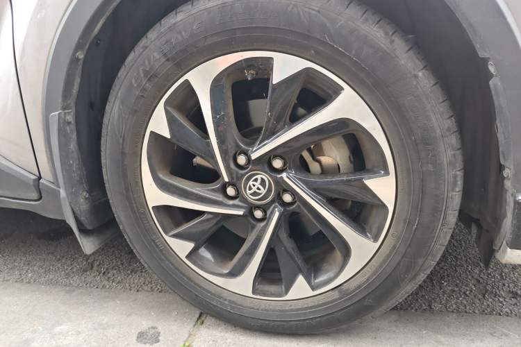 Used Toyota IZOA 2018 2.0L Yichi Version China VI Standard