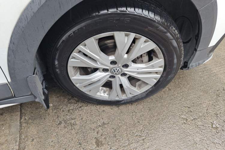 Used Volkswagen C-TREK 2017 230TSI DSG Comfort Version Right Front Wheel Hub
