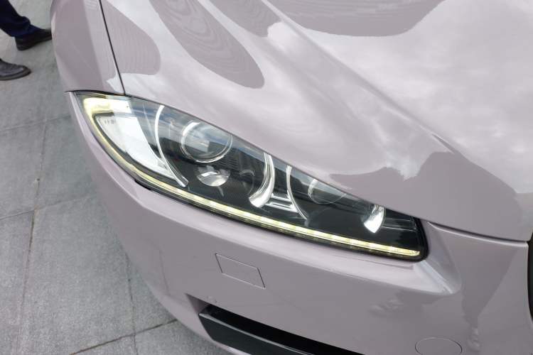 Used Jaguar XF 2014 XF 2.0T Luxury Edition Right Front Headlight