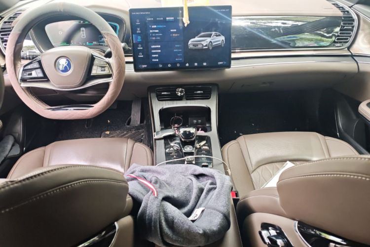 Used BYD Han 2020 DM Four-Wheel Drive Performance Edition Prestige Model Center Console