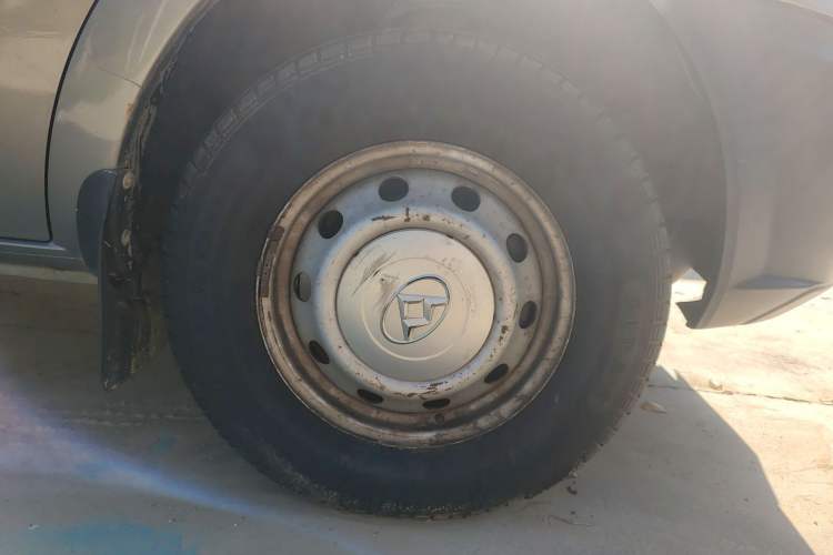 Used SAIC MAXUS Xintu V80 2017 2.5T 5-Speed Manual Aoyuntong National V Long Wheelbase Mid-Roof 6-10 Seater
