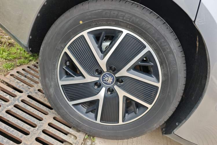 Used BYD Qin L 2024 DM-i 80KM Beyond Model Right Rear Wheel Hub