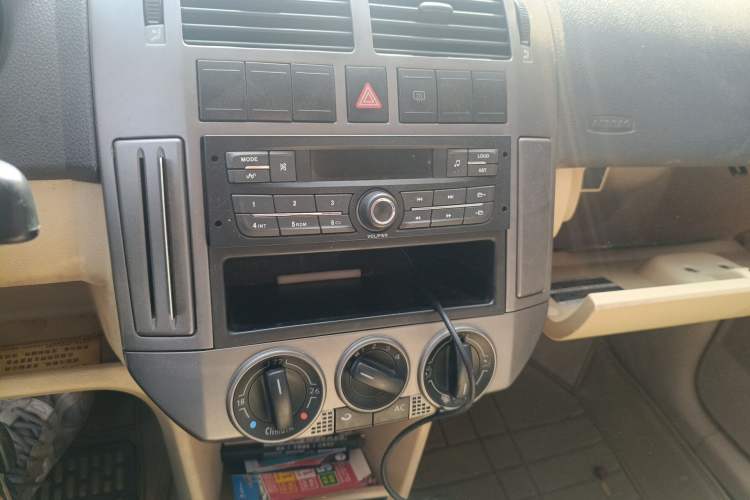 Used Volkswagen Polo 2009 Jingqu 1.4L Automatic Elegant Edition Audio And AC Panel