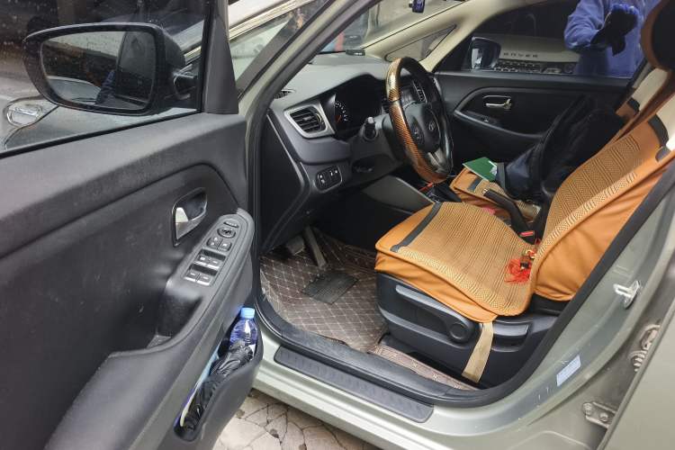 Used Kia Carens 2013 2.0L 7-Seater Automatic Standard Version China IV Standard