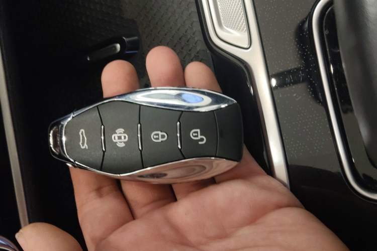 Used Hongqi HS5 2023 2.0T Four-Wheel Drive Flagship Pro Edition Interior 1