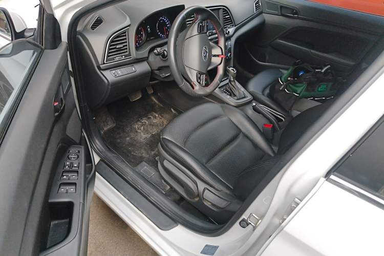 Used Hyundai Elantra (6th Generation / Lingdong) 2018 1.4T Dual-Clutch Xuan Dong · Dynamic Edition Driver Seat