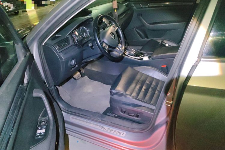 Used Skoda Superb 2016 TSI330 DSG Smart Drive Edition
