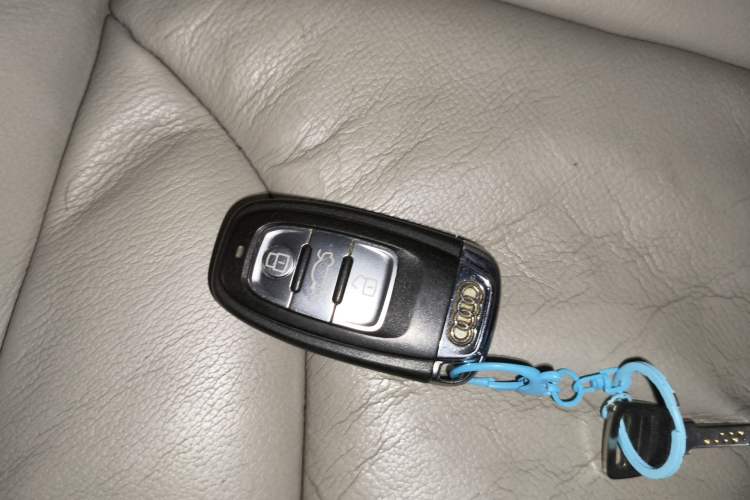 Used Audi A4L 2012 2.0 TFSI automatic Comfort trim level Vehicle Key