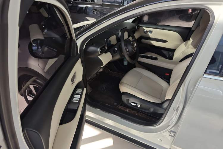 Used Wuling Bingo PLUS 2024 510 km Flagship Edition Four-Seater Version
