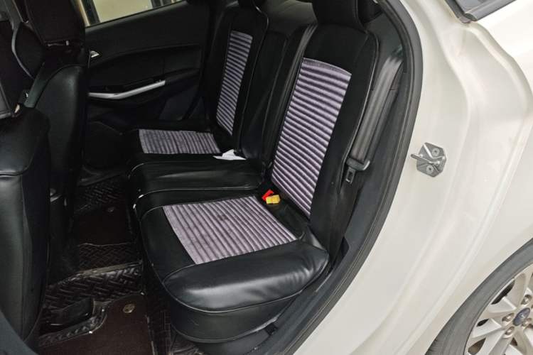 Used Ford Escort 2019 Revised 1.5L Automatic ZhiXiang Version (Tire Pressure Monitoring) China VI Standard Left Rear Seat
