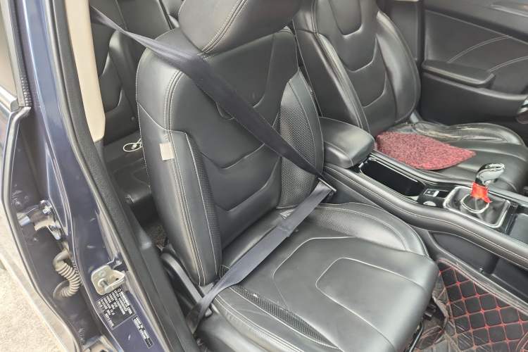 Used Dongfeng Fengon 580 2016 1.5T Manual Luxury Edition Right Front Seat