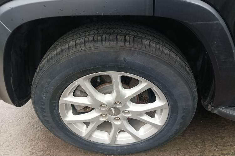 Used Jeep Cherokee 2016 2.4L Professional Edition Right Rear Wheel Hub