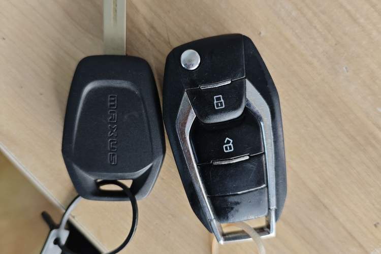 Used SAIC MAXUS G10 2024 2.0L Manual Multi-Function Travel Version CNG 7-Seater