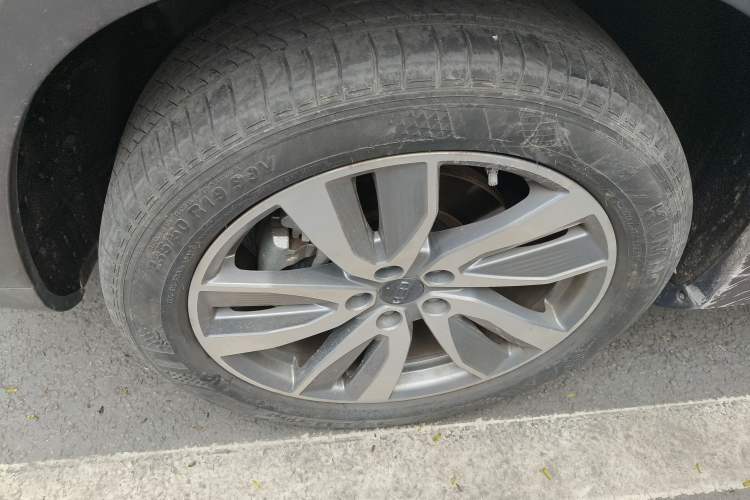 Used Geely Auto Haoyue 2022 1.8TD Automatic Prestige 7-Seater Left Front Wheel Hub