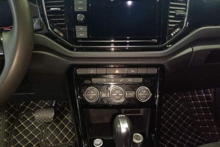 Used Volkswagen T-ROC 2019 280TSI DSG Four-Wheel Drive Luxury Version China V Standard