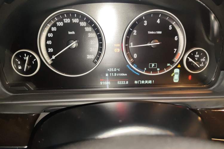 Used BMW 5 Series 2014 528Li Leading Model
