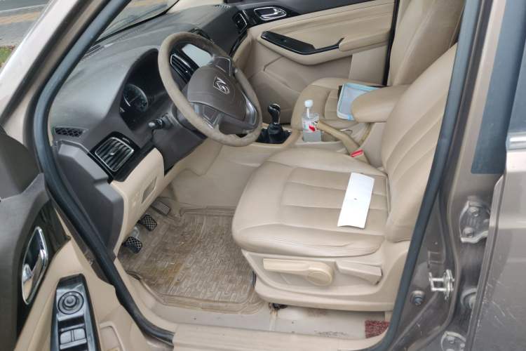 Used Baojun 730 2014 1.5L manual Comfort ESP version 7 seats Driver Seat