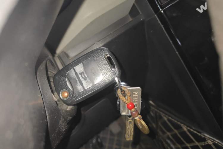 Used Wuling Hongguang PLUS 2019 1.5T Manual Luxury 7-Seater Vehicle Key