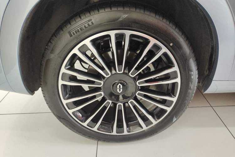 Used Hima AITO M7 2024 1.5T Intelligent Driving Rear-Drive Max Edition 5 Seats Right Rear Wheel Hub